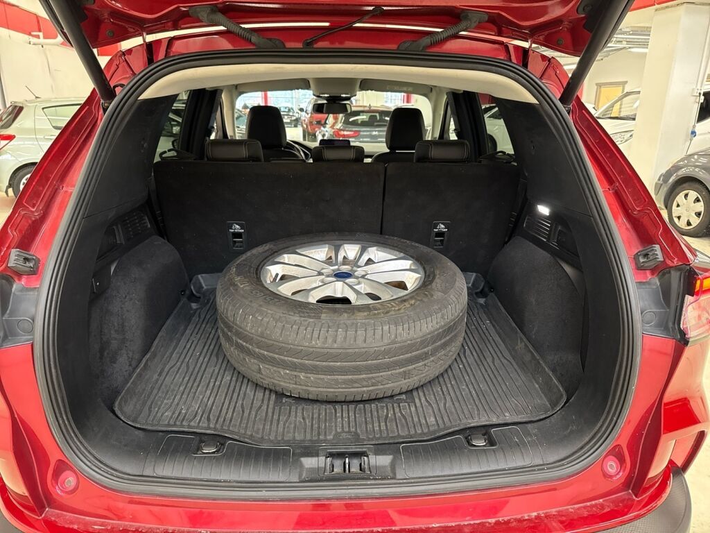 Ford Kuga 2023 Punainen