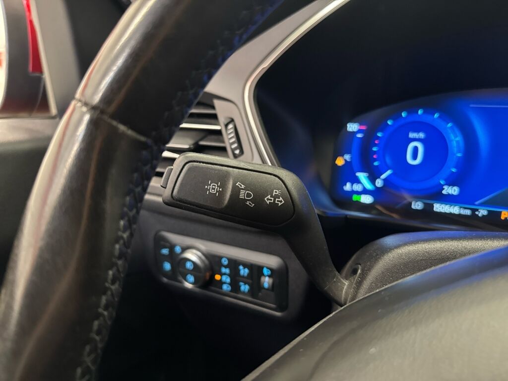 Ford Kuga 2023 Punainen