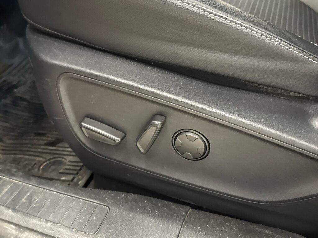 Ford Kuga 2023 Punainen