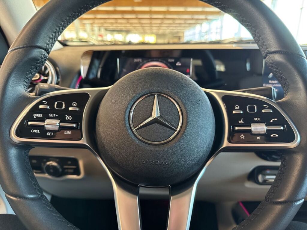 Mercedes-Benz EQB 2022 Musta