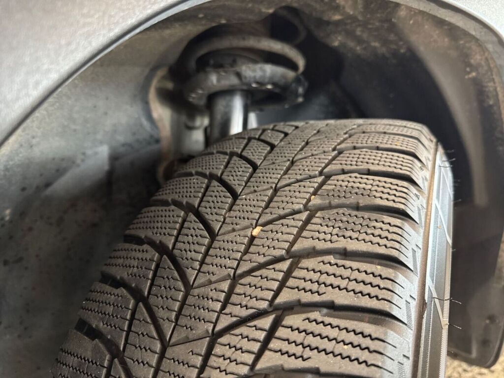 Mercedes-Benz EQB 2022 Musta