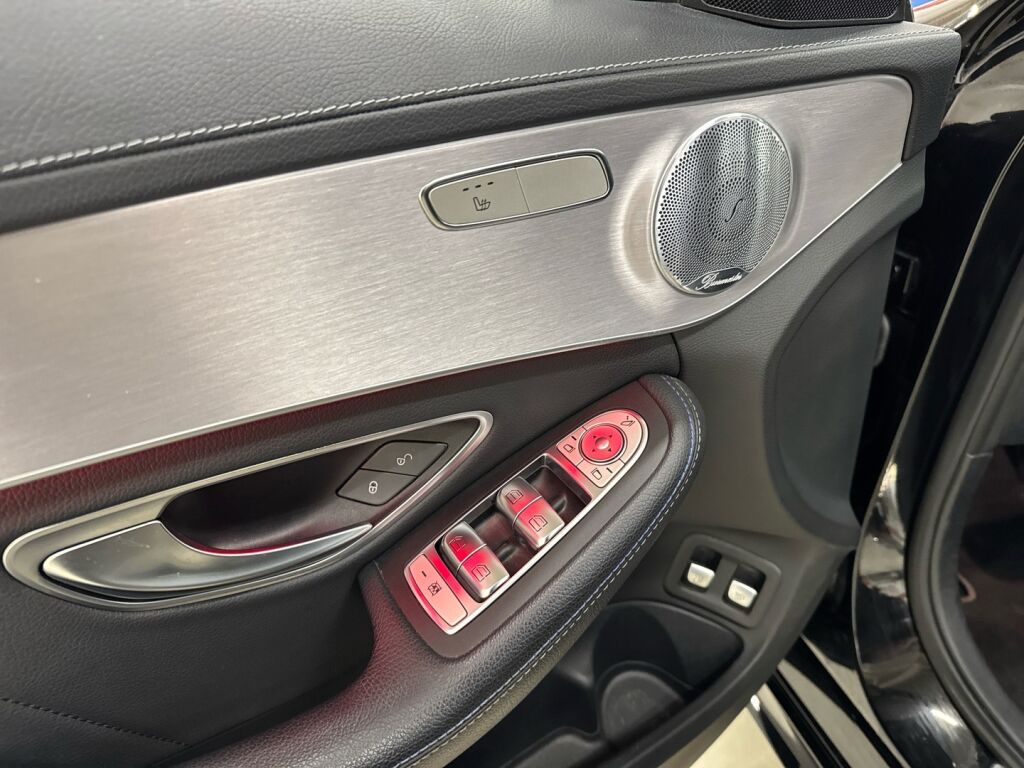 Mercedes-Benz C 2021 Musta