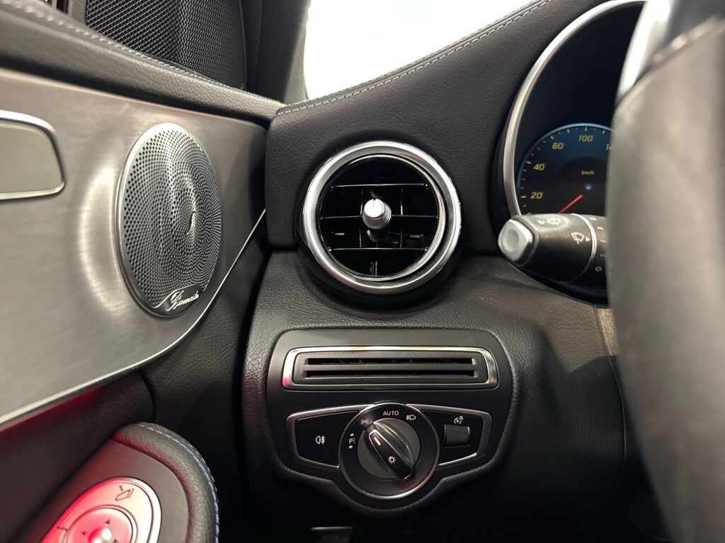 Mercedes-Benz C 2021 Musta