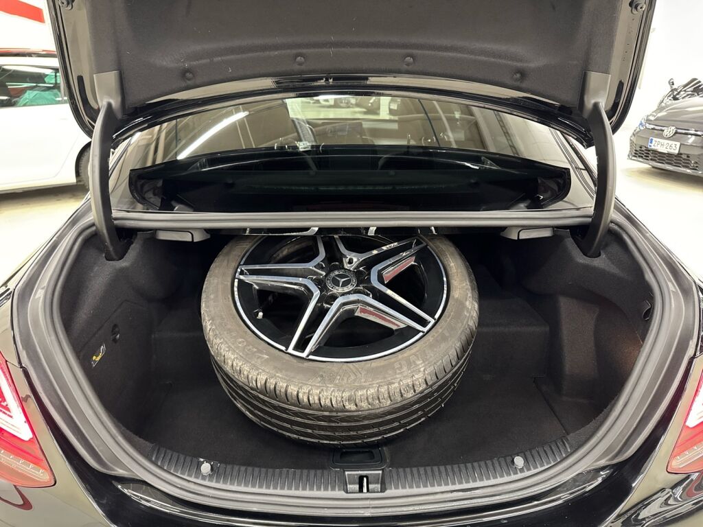 Mercedes-Benz C 2021 Musta