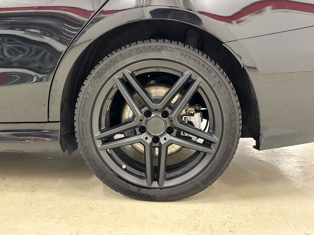 Mercedes-Benz C 2021 Musta