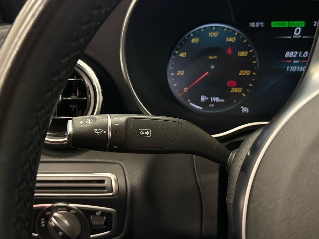 Mercedes-Benz C 2021 Musta