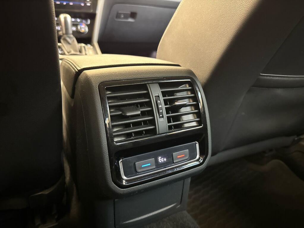 Volkswagen Passat 2019 Valkoinen