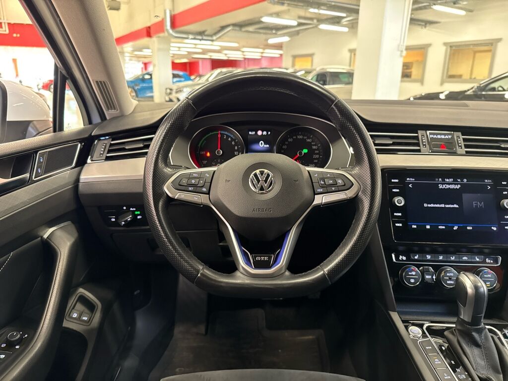 Volkswagen Passat 2019 Valkoinen