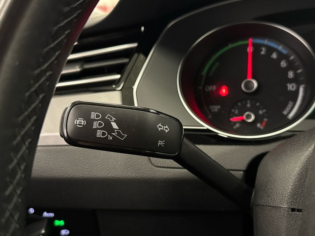 Volkswagen Passat 2019 Valkoinen