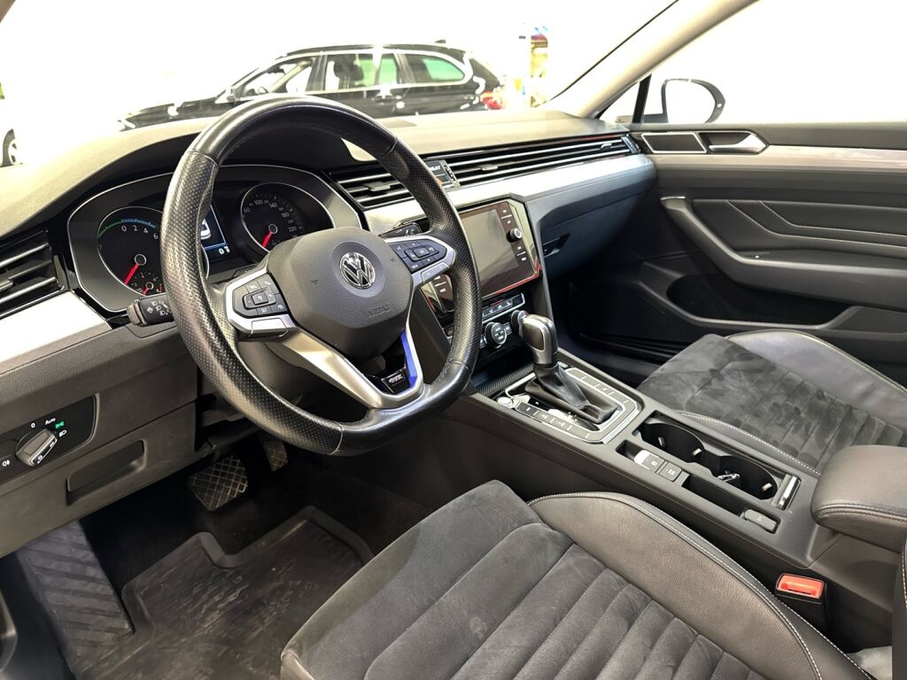 Volkswagen Passat 2019 Valkoinen