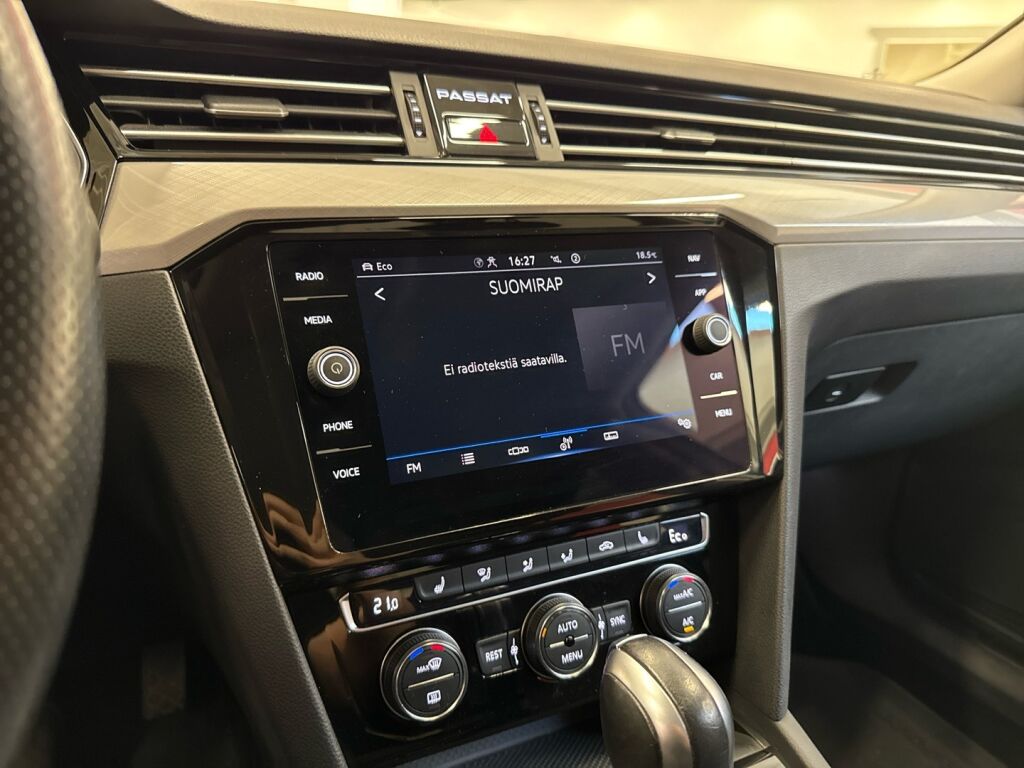 Volkswagen Passat 2019 Valkoinen