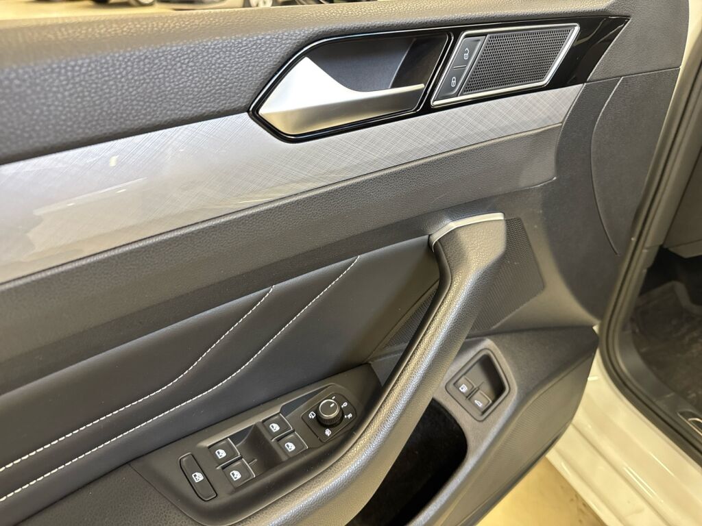 Volkswagen Passat 2019 Valkoinen