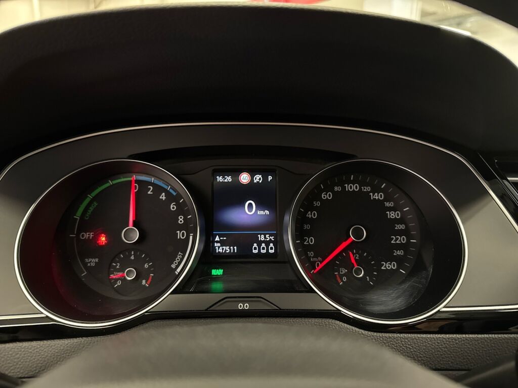 Volkswagen Passat 2019 Valkoinen