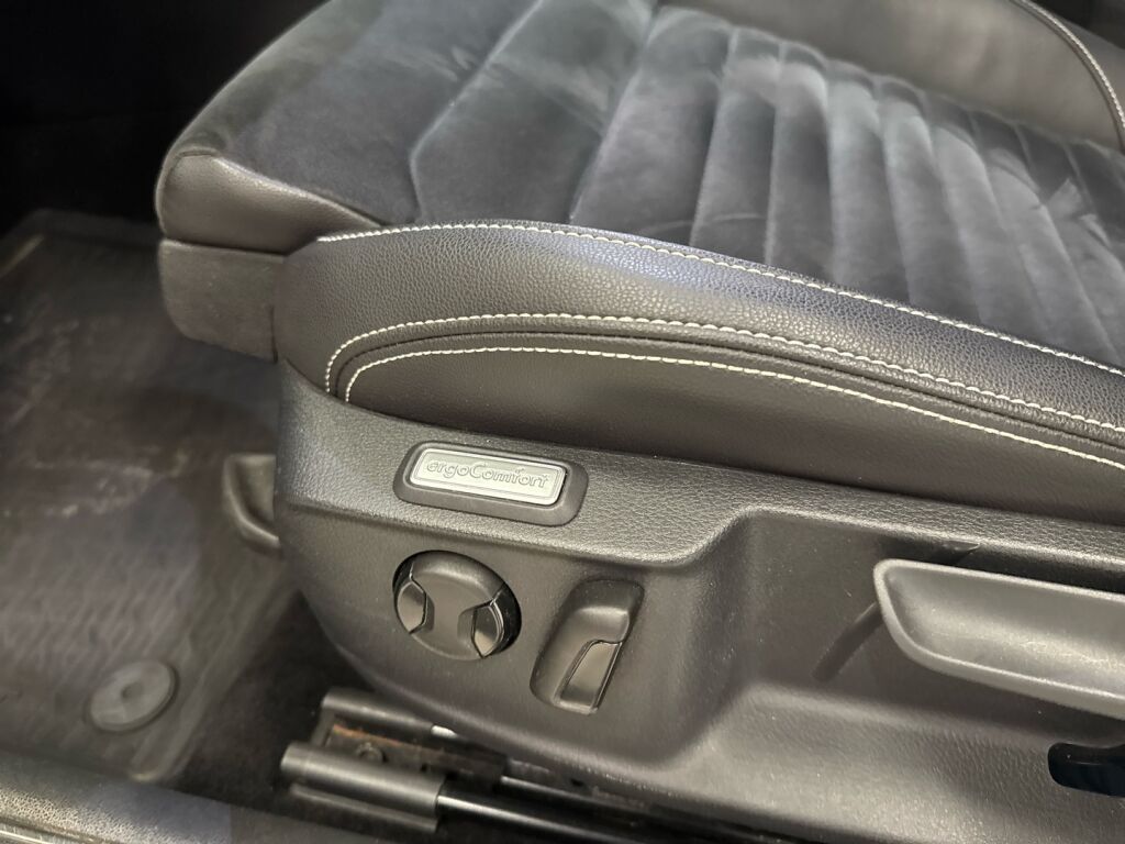 Volkswagen Passat 2019 Valkoinen