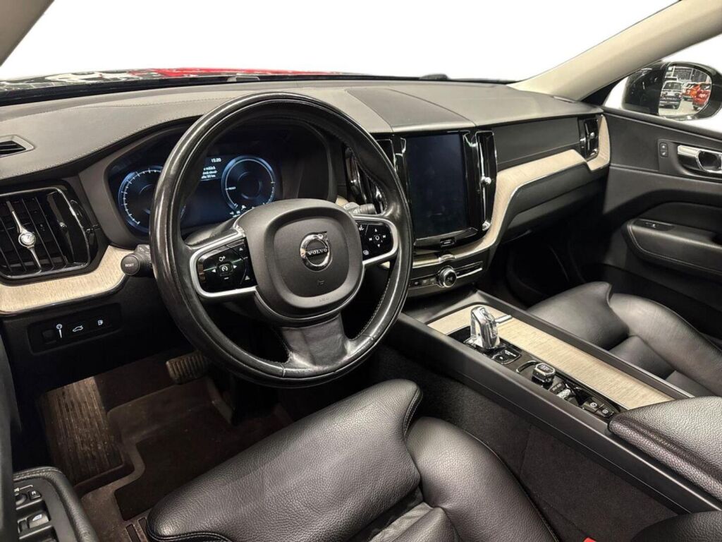 Volvo XC60 2018 Musta