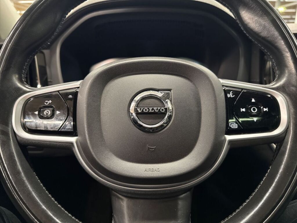 Volvo XC60 2018 Musta