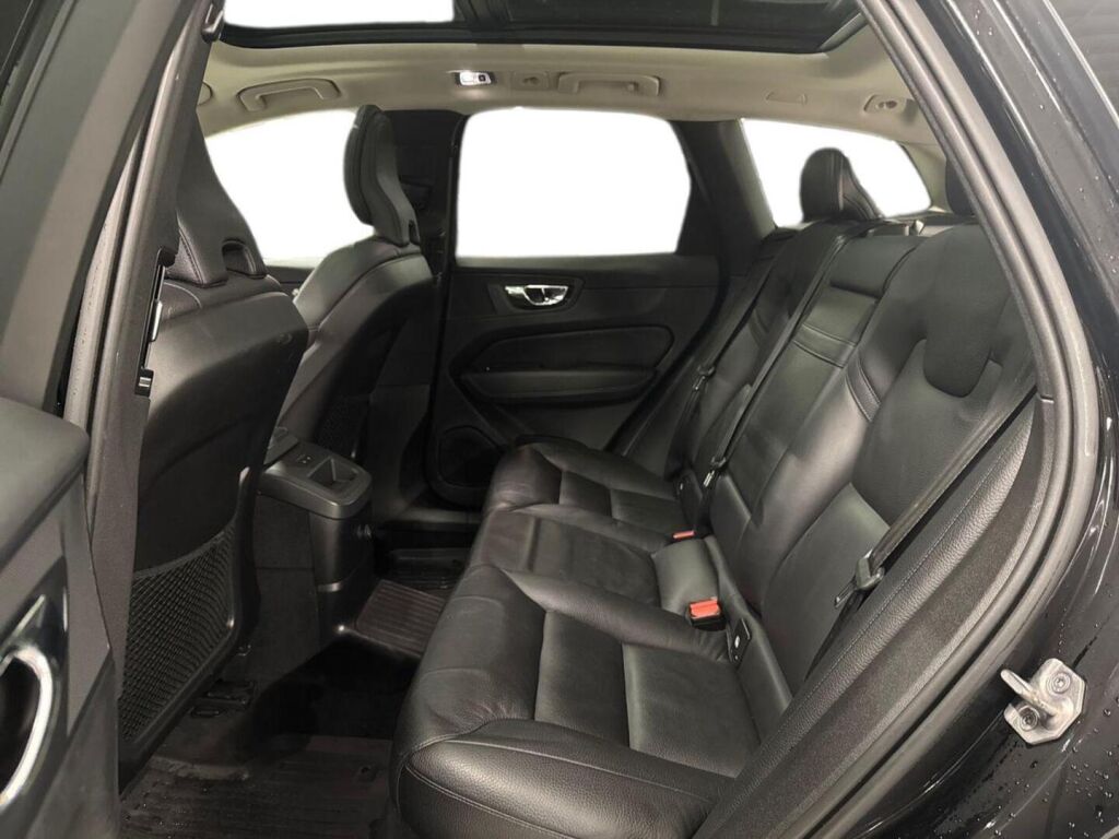 Volvo XC60 2018 Musta