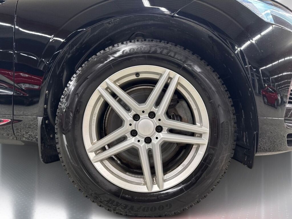 Volvo XC60 2018 Musta