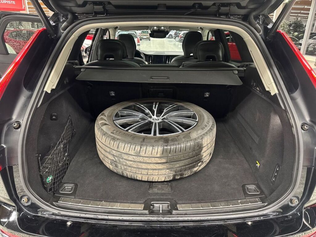 Volvo XC60 2018 Musta