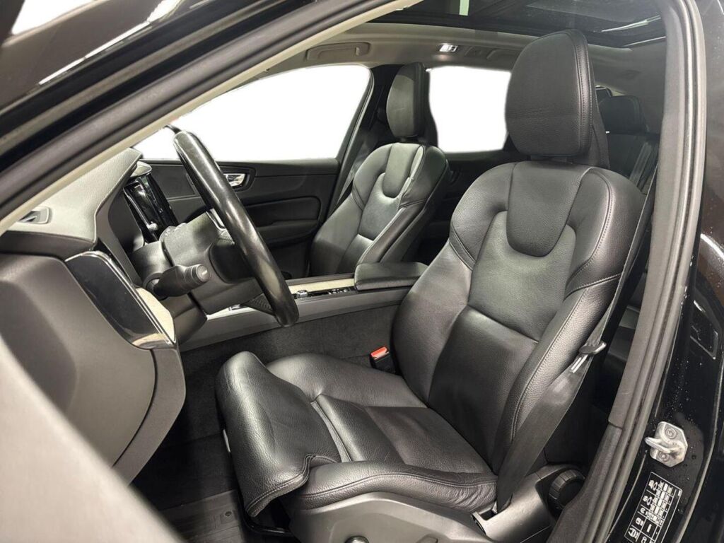 Volvo XC60 2018 Musta