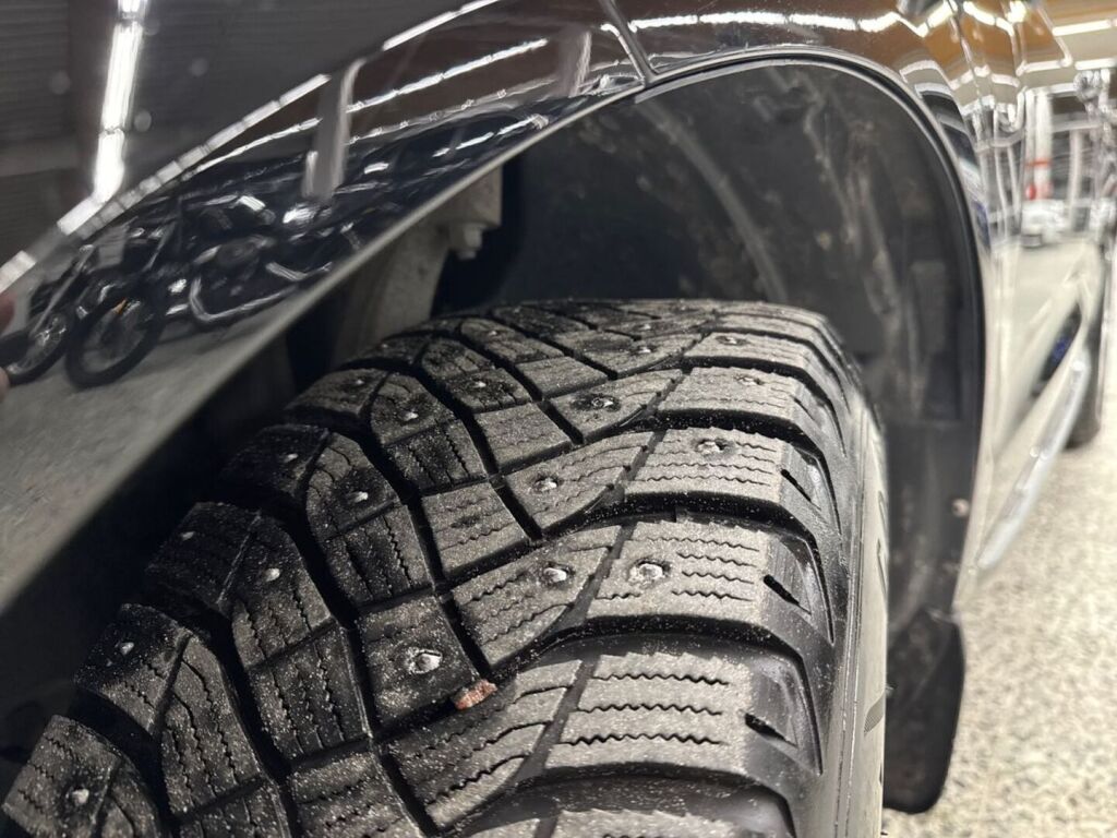 Volvo XC60 2018 Musta