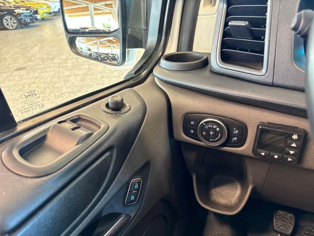 Ford Transit Custom 2023 Valkoinen