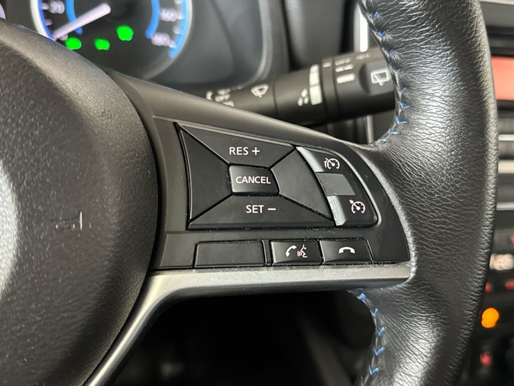 Nissan Leaf 2023 Punainen