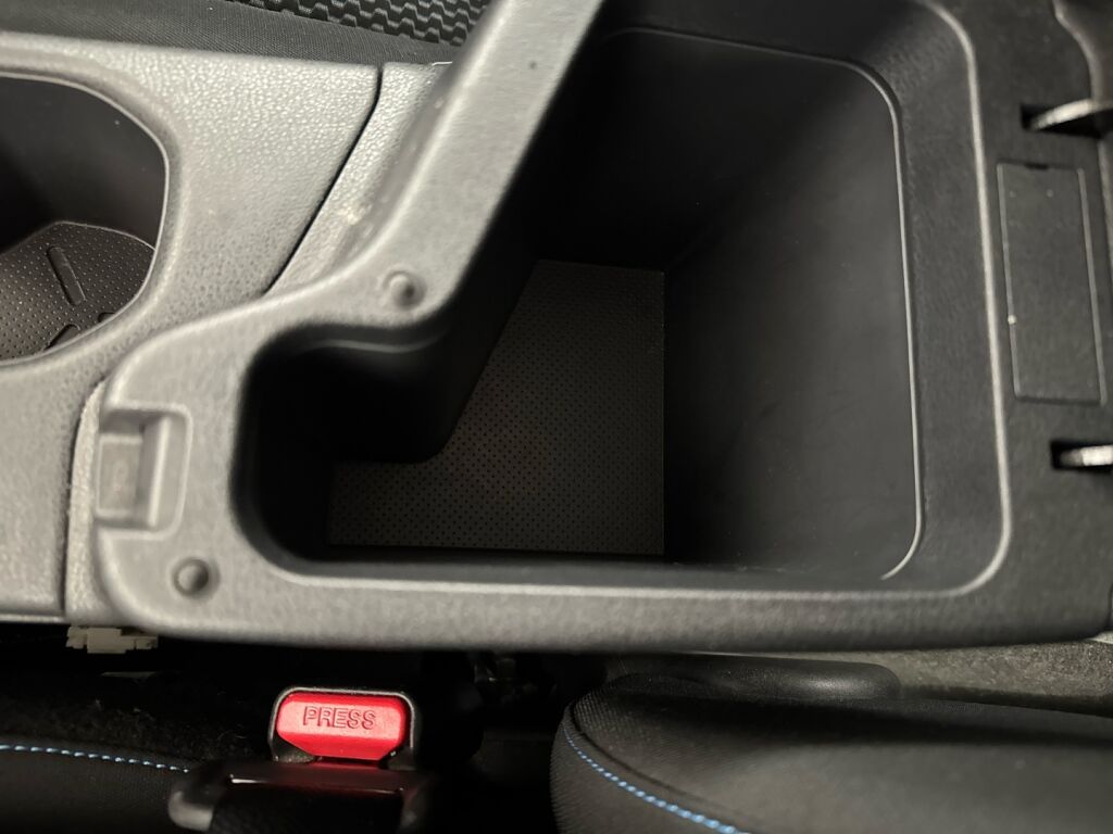 Nissan Leaf 2023 Punainen