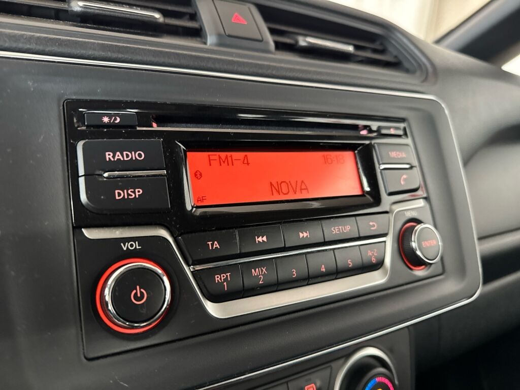 Nissan Leaf 2023 Punainen