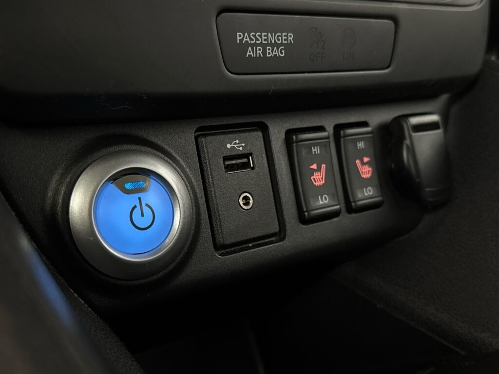 Nissan Leaf 2023 Punainen