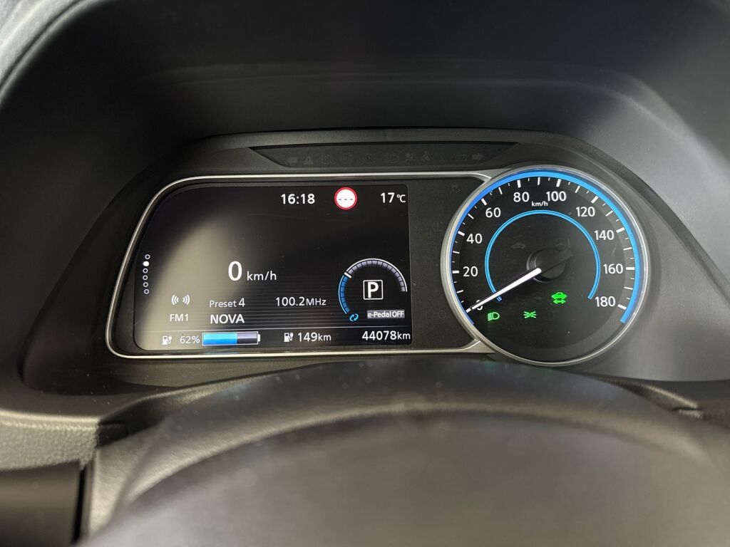 Nissan Leaf 2023 Punainen