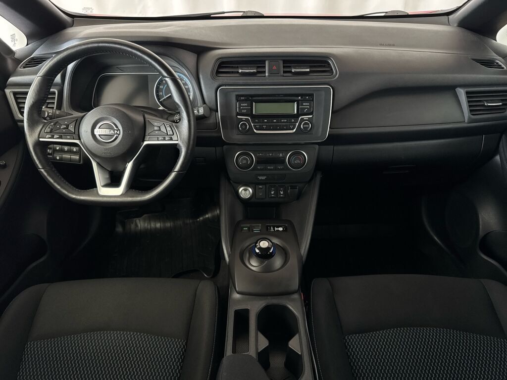 Nissan Leaf 2023 Punainen