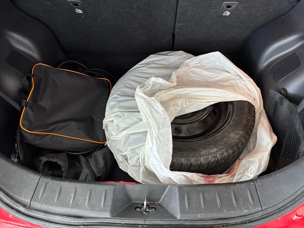 Nissan Leaf 2023 Punainen