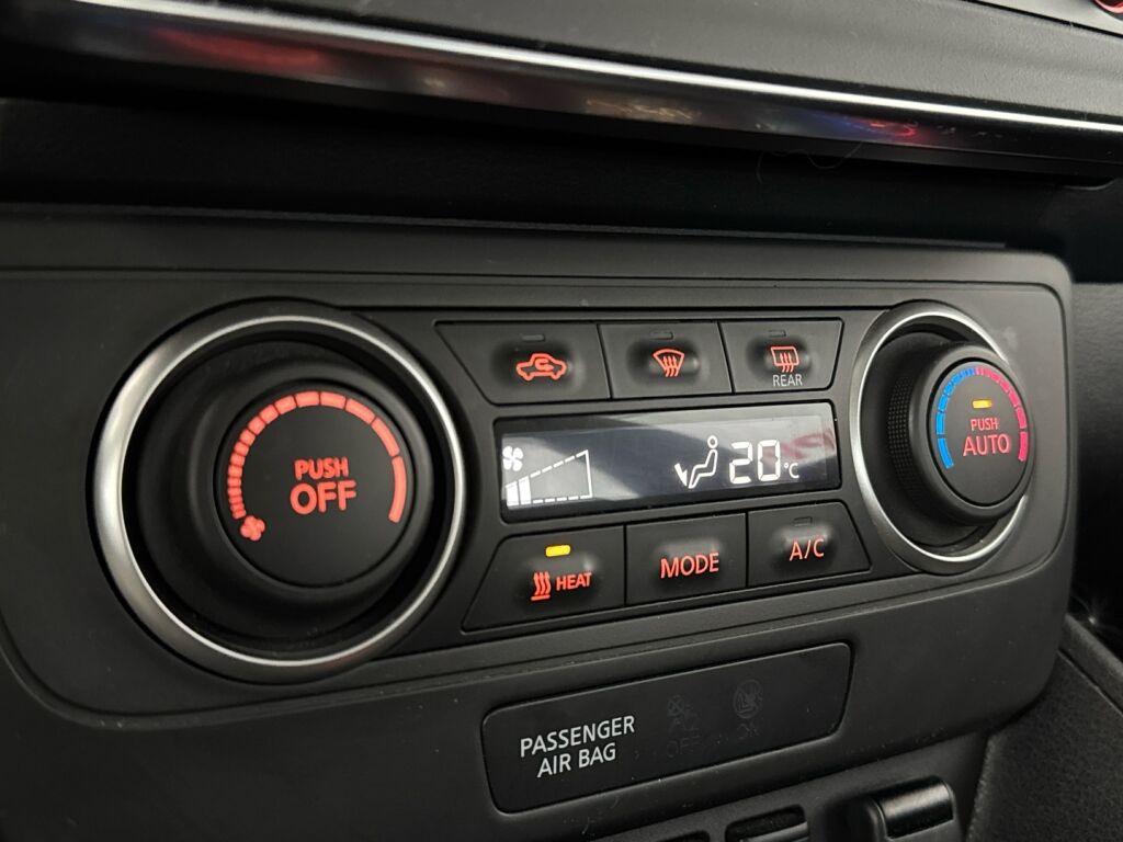 Nissan Leaf 2023 Punainen