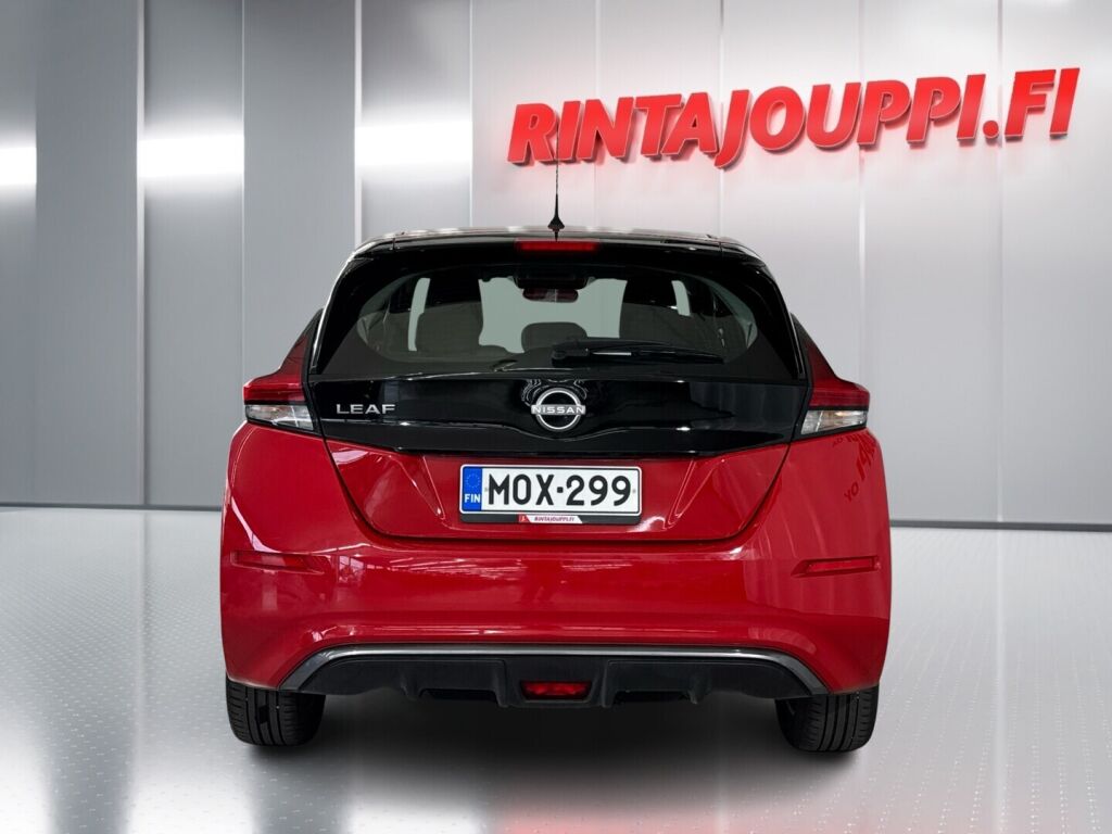 Nissan Leaf 2023 Punainen