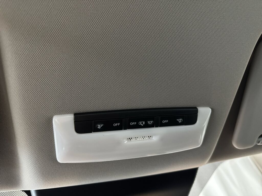 Nissan Leaf 2023 Punainen