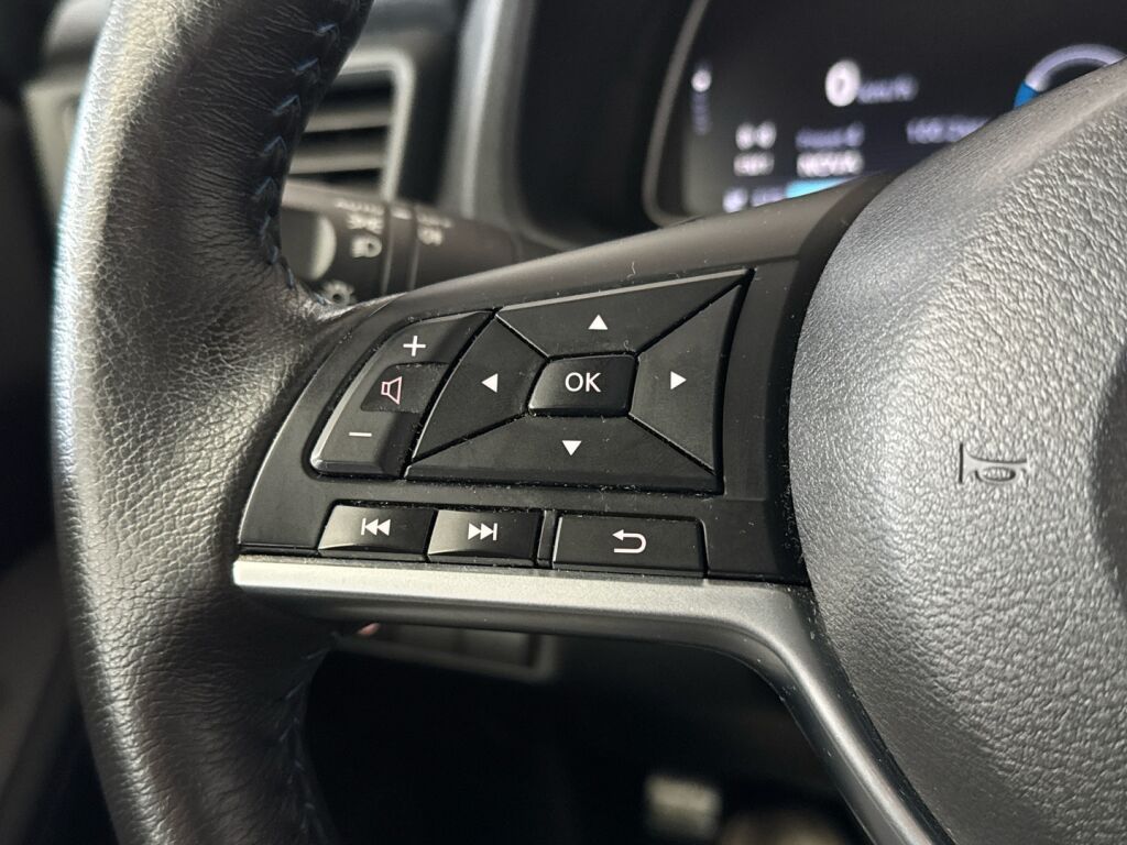 Nissan Leaf 2023 Punainen