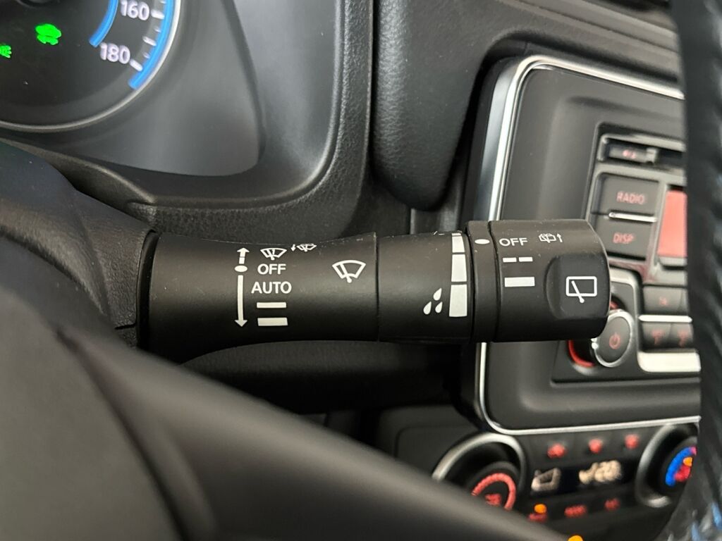 Nissan Leaf 2023 Punainen