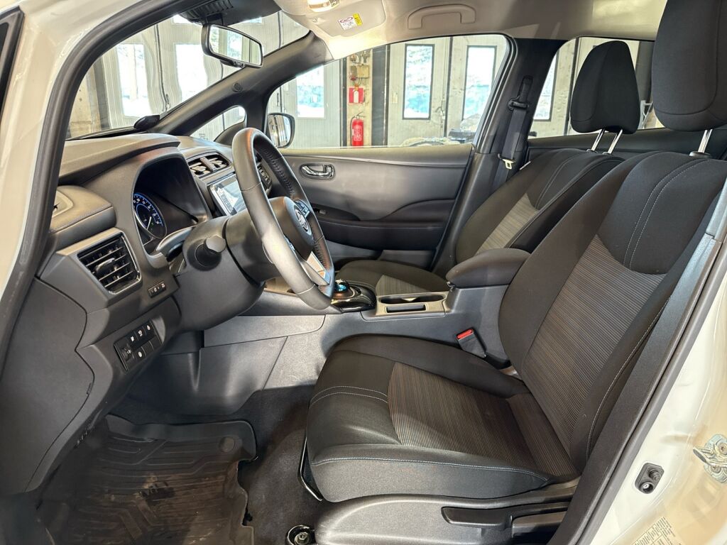 Nissan Leaf 2023 Valkoinen