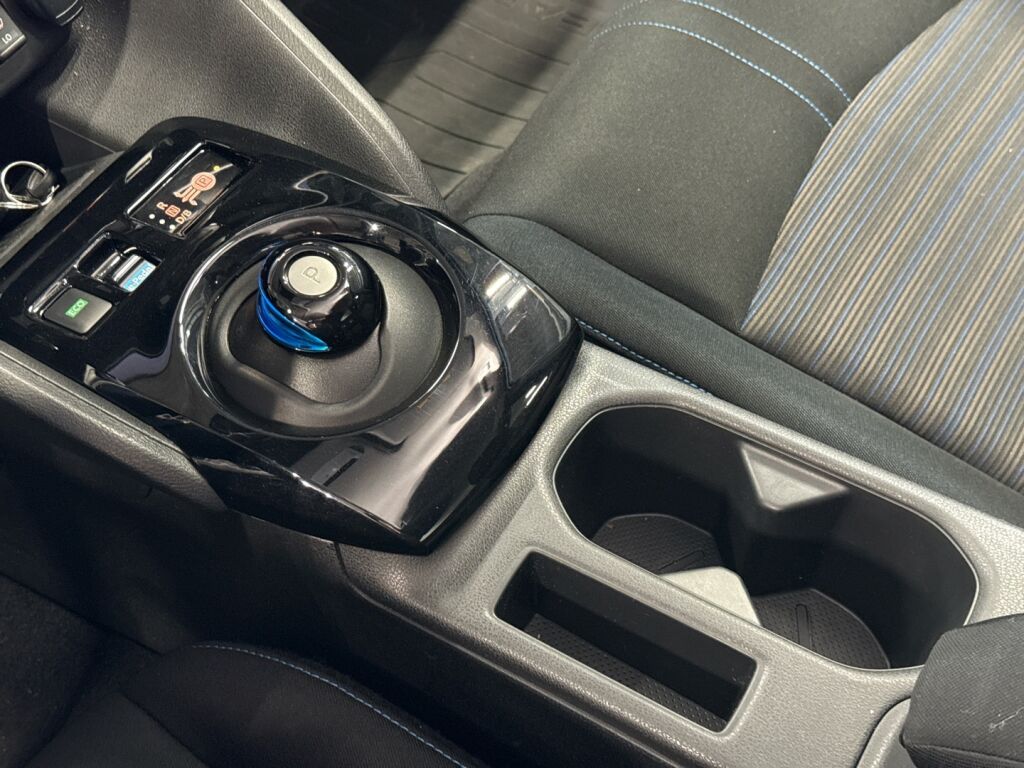 Nissan Leaf 2023 Valkoinen