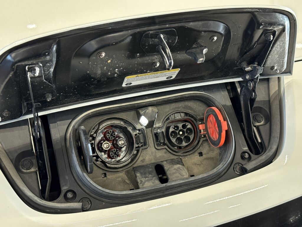 Nissan Leaf 2023 Valkoinen