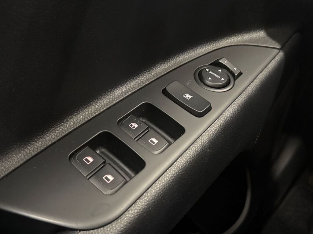Kia Rio 2023 Sininen