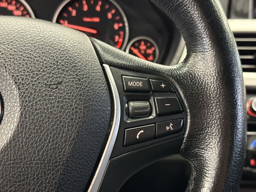 BMW 330 2016 Valkoinen