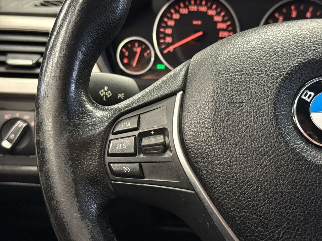 BMW 330 2016 Valkoinen