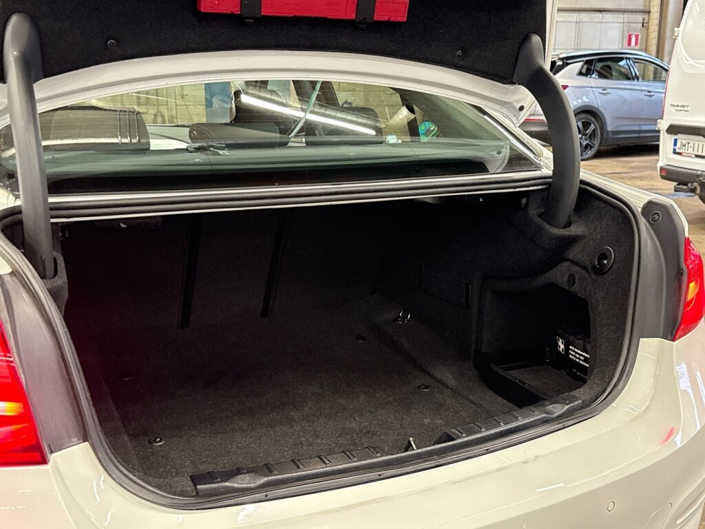 BMW 330 2016 Valkoinen