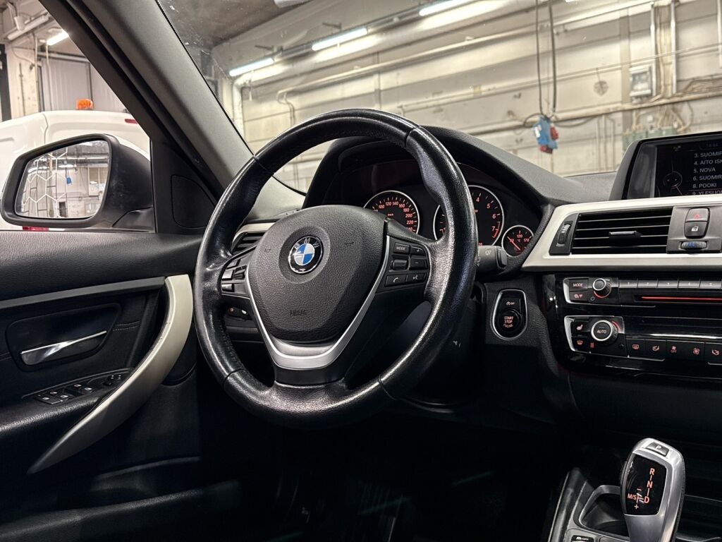 BMW 330 2016 Valkoinen