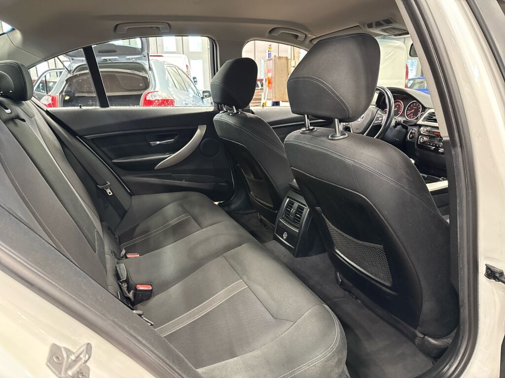 BMW 330 2016 Valkoinen