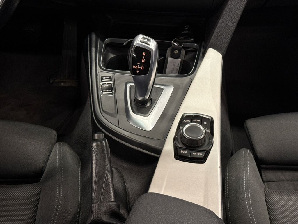 BMW 330 2016 Valkoinen