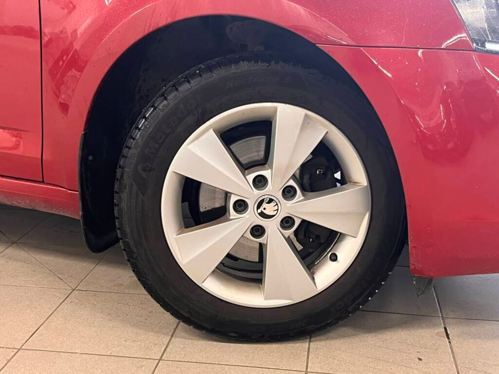 Skoda Octavia 2016 Punainen