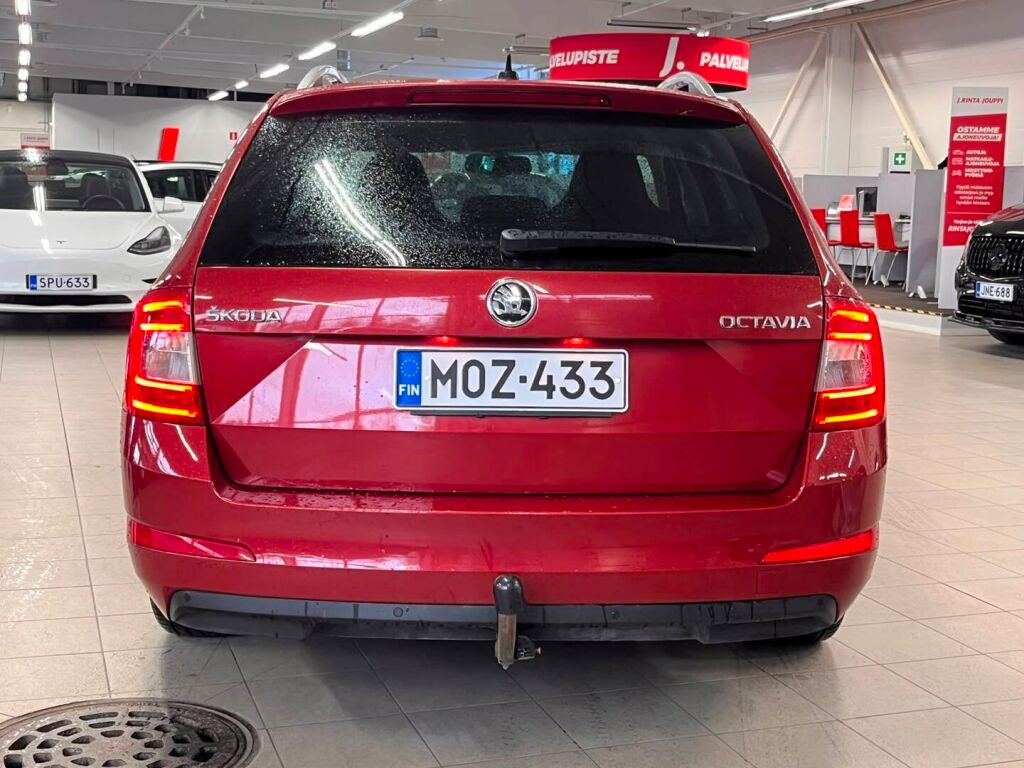 Skoda Octavia 2016 Punainen